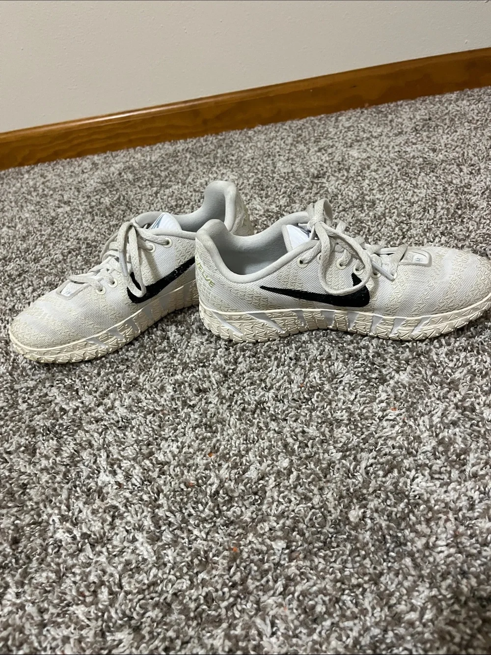 Nike kids Ja 3 size 4